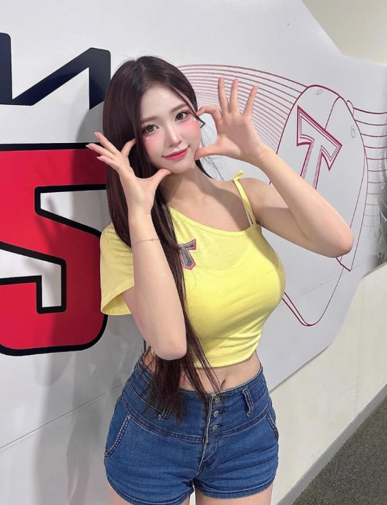 이소민 치어리더 레드 비키니 6