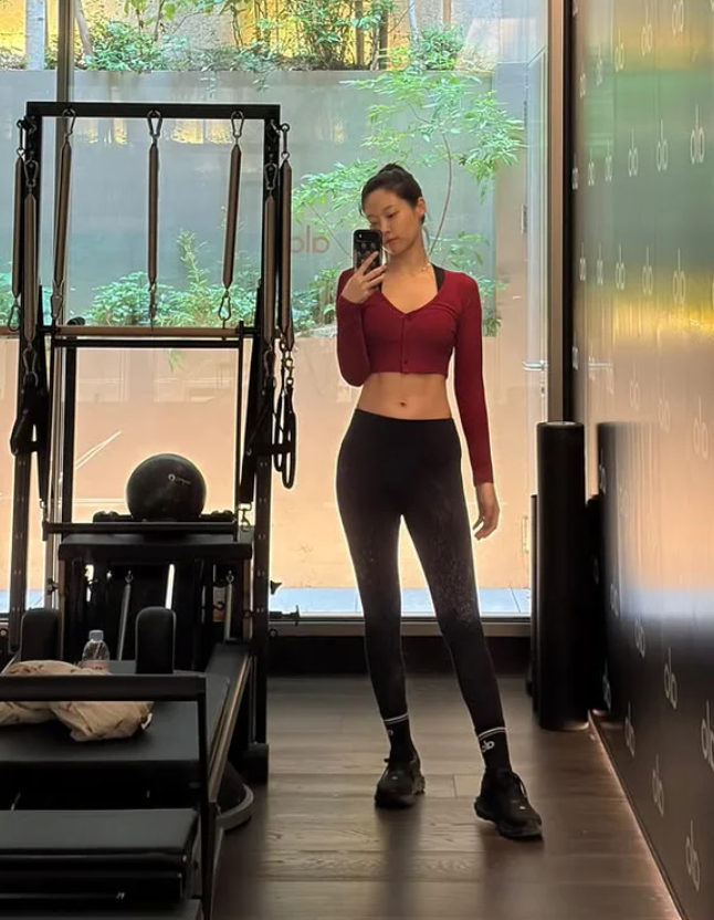 설현 복근 2